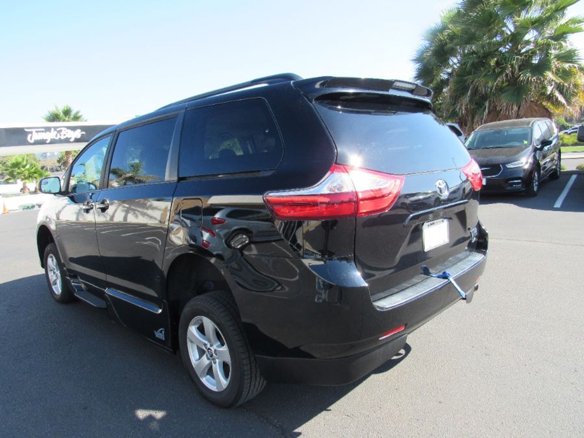 2019 TOYOTA SIENNA - Image 6