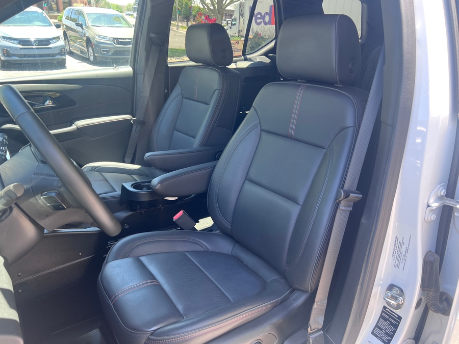Used 2023 Chevrolet Traverse 2LT - BraunAbility Side Entry In Floor Automatic Ramp