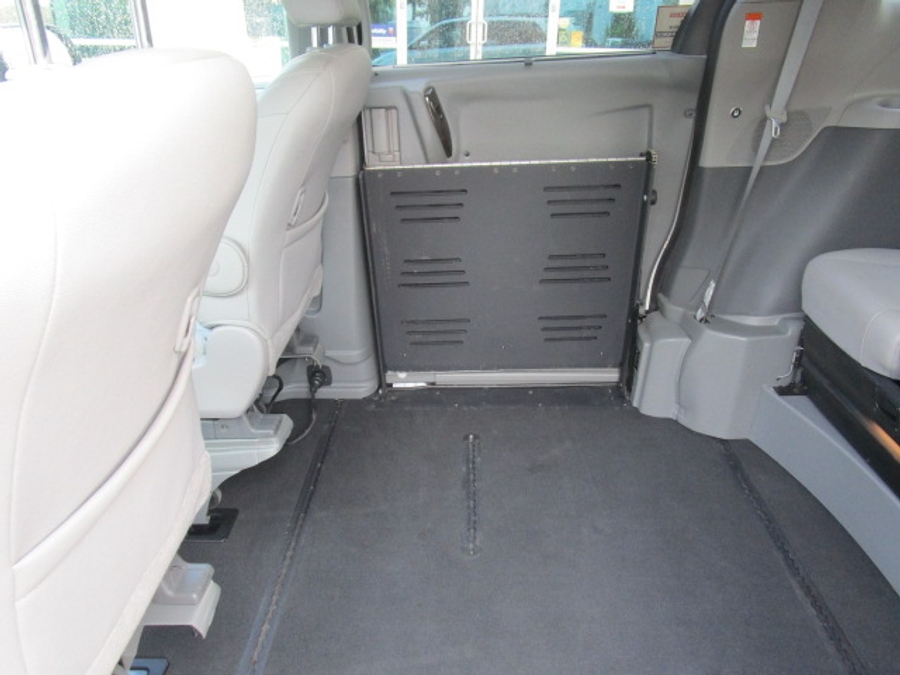 Used 2020 Toyota Sienna XLE Base - BraunAbility Side Entry Entry Fold Out Automatic Ramp