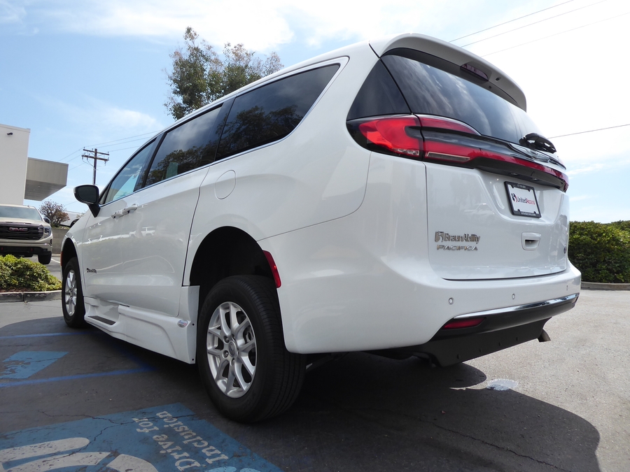 Used 2023 Chrysler Pacifica Touring L - BraunAbility Side Entry Fold Out Automatic Ramp