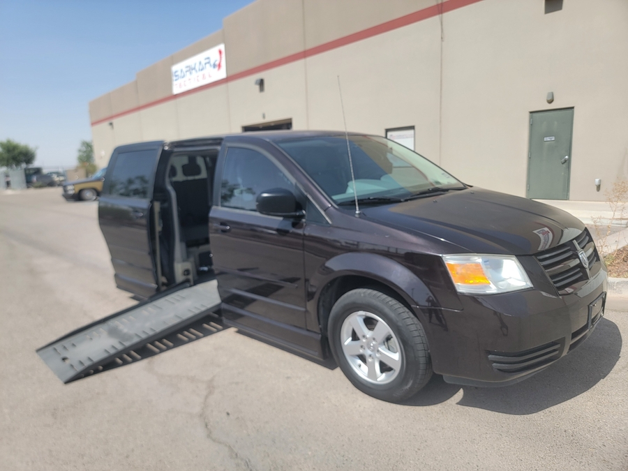 Used 2010 Dodge Grand Caravan SE - BraunAbility Side Entry Fold Out Automatic Ramp