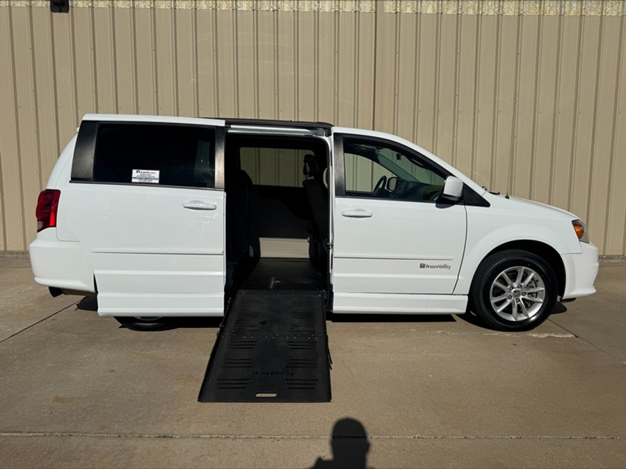 Used 2016 Dodge Grand Caravan SXT - BraunAbility Side Entry Entry Fold Out Manual Ramp