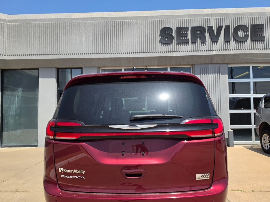 Número de imagen rojo Chrysler Pacifica 6