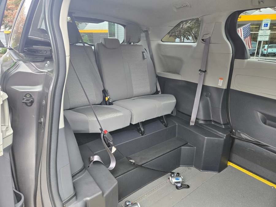 Used 2021 Toyota Sienna Hybrid LE - Vantage Mobility Commercial Side Entry In Floor Manual Ramp