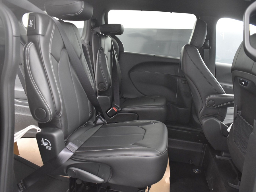 New 2025 Chrysler Pacifica Select Safety - BraunAbility Rear Entry Entry Fold Out Manual Ramp