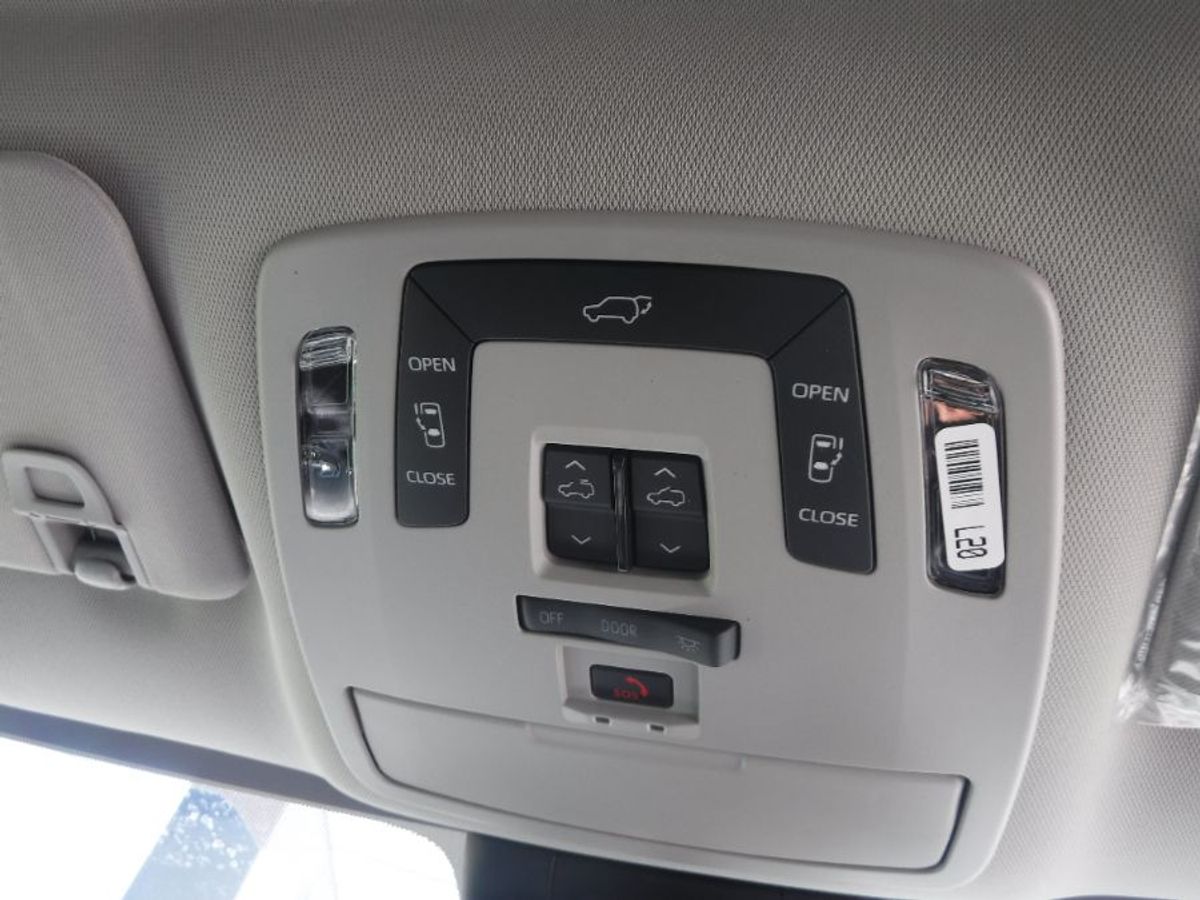 Black Toyota Sienna image number 13