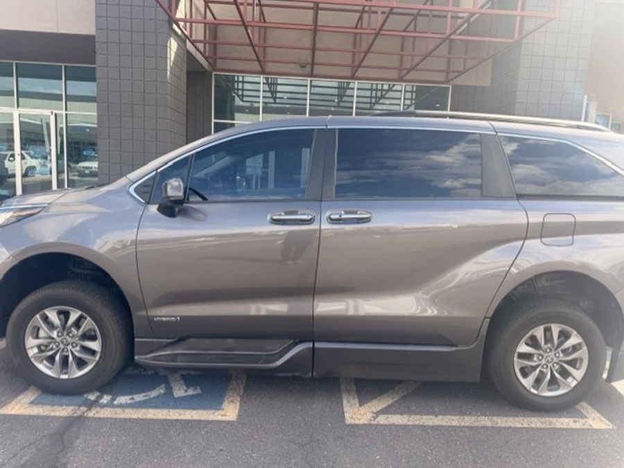 Used 2021 Toyota Sienna Hybrid XLE - BraunAbility Side Entry Fold Out Automatic Ramp