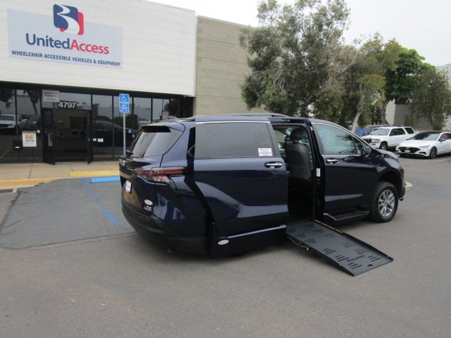 Used 2023 Toyota Sienna Hybrid XLE - BraunAbility Side Entry Entry Fold Out Automatic Ramp