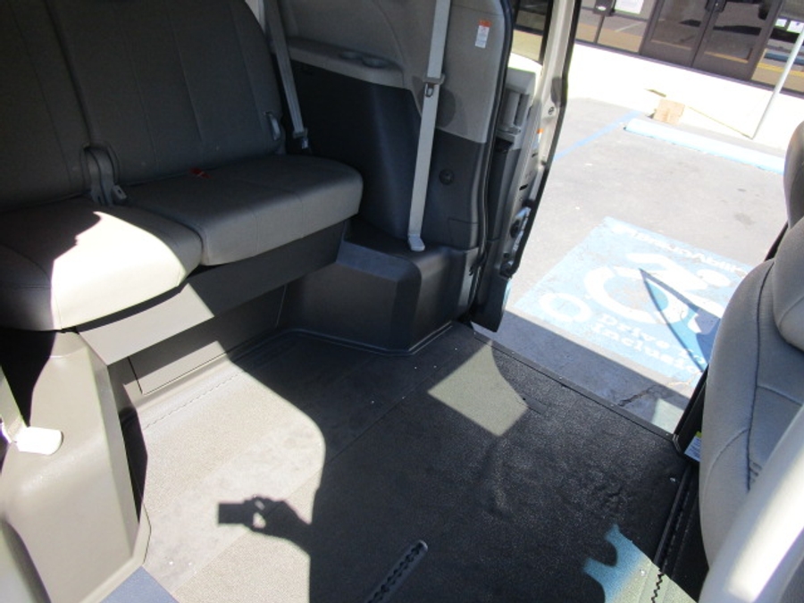 Used 2015 Toyota Sienna XLE - VMI Side Entry Entry In Floor Automatic Ramp