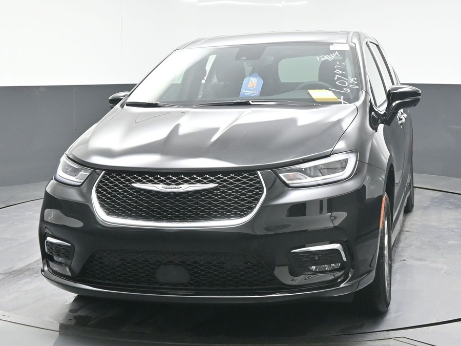 Black Chrysler Pacifica image number 1