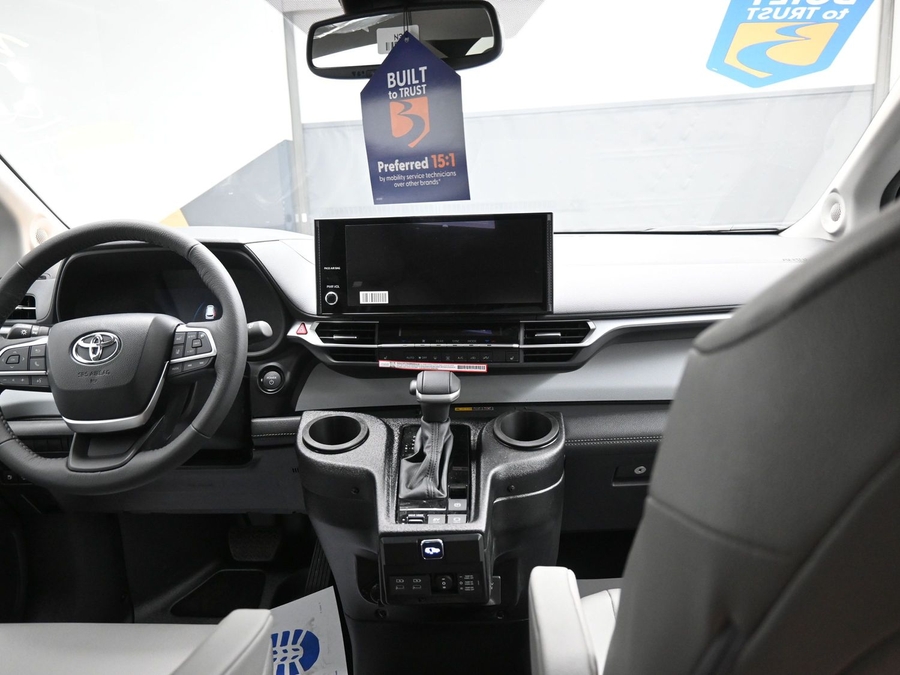 Black Toyota Sienna image number 12