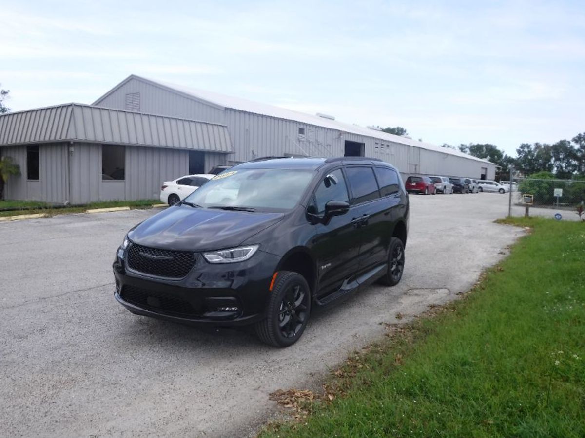 2024 CHRYSLER PACIFICA - Image 3