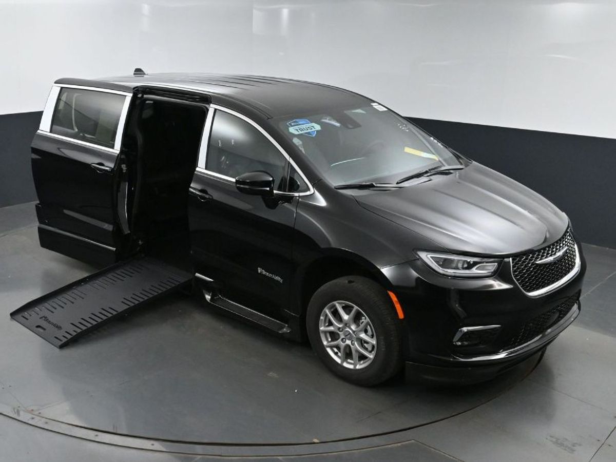 2025 CHRYSLER PACIFICA - Image 23