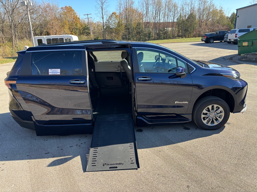 Used 2025 Toyota Sienna Hybrid XLE Base - BraunAbility Side Entry Entry In Floor Automatic Ramp