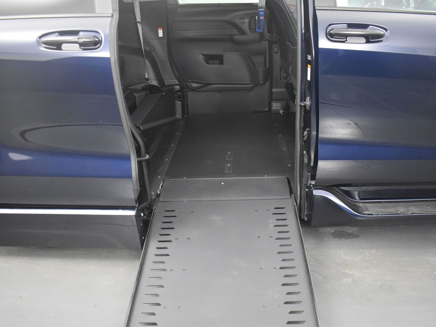 New 2025 Toyota Sienna Hybrid XSE Sport - BraunAbility Side Entry Entry In Floor Automatic Ramp