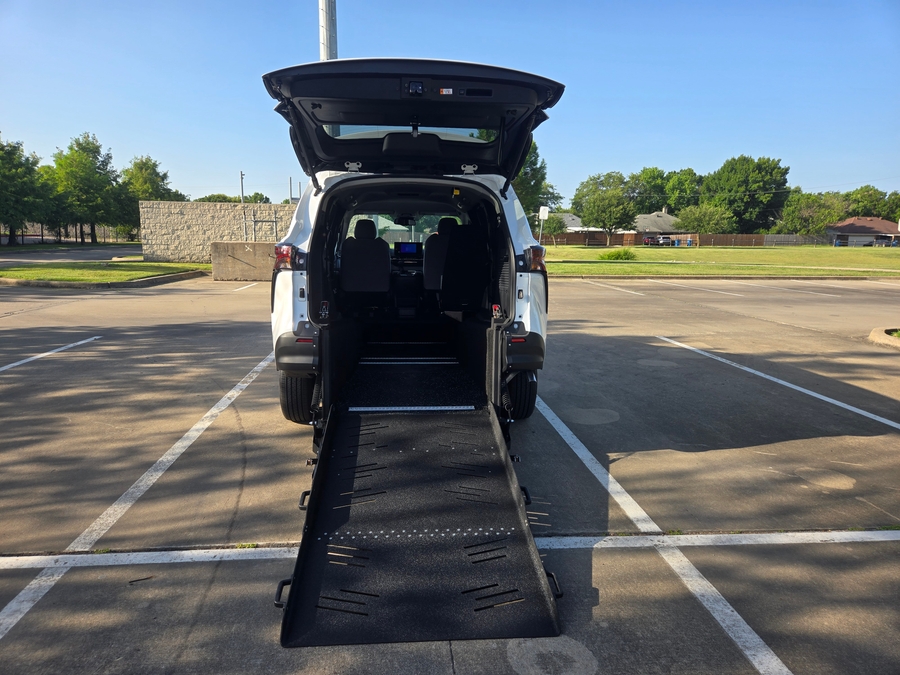 New 2026 Toyota Sienna Hybrid LE NOT ADA - Vantage Mobility Rear Entry Fold Out Manual Ramp