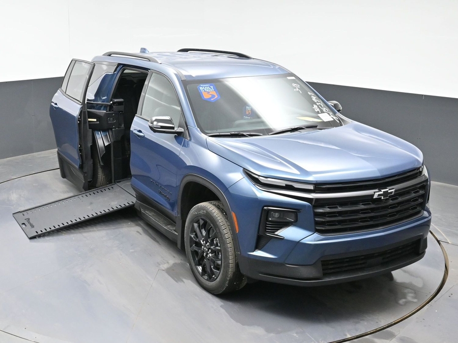 New 2026 Chevrolet Traverse 1LT Midnight - BraunAbility Side Entry Entry In Floor Automatic Ramp