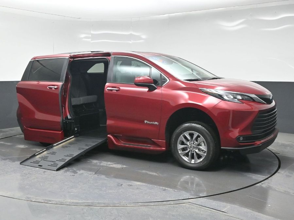 2025 TOYOTA SIENNA - Image 5