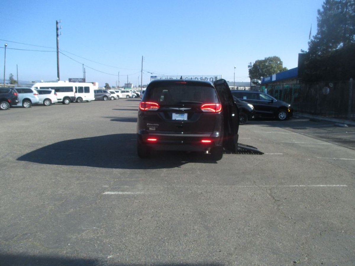 2023 CHRYSLER VOYAGER - Image 6