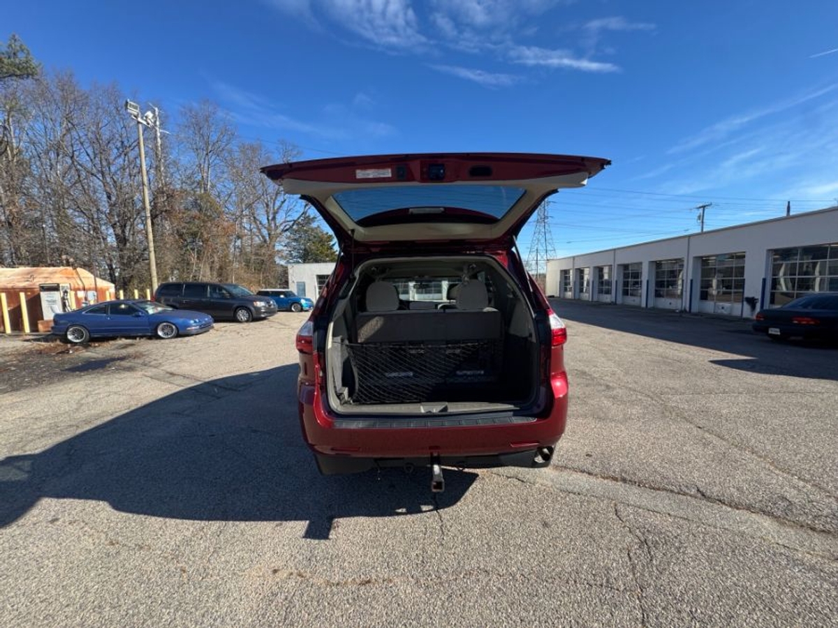 Red Toyota Sienna image number 7