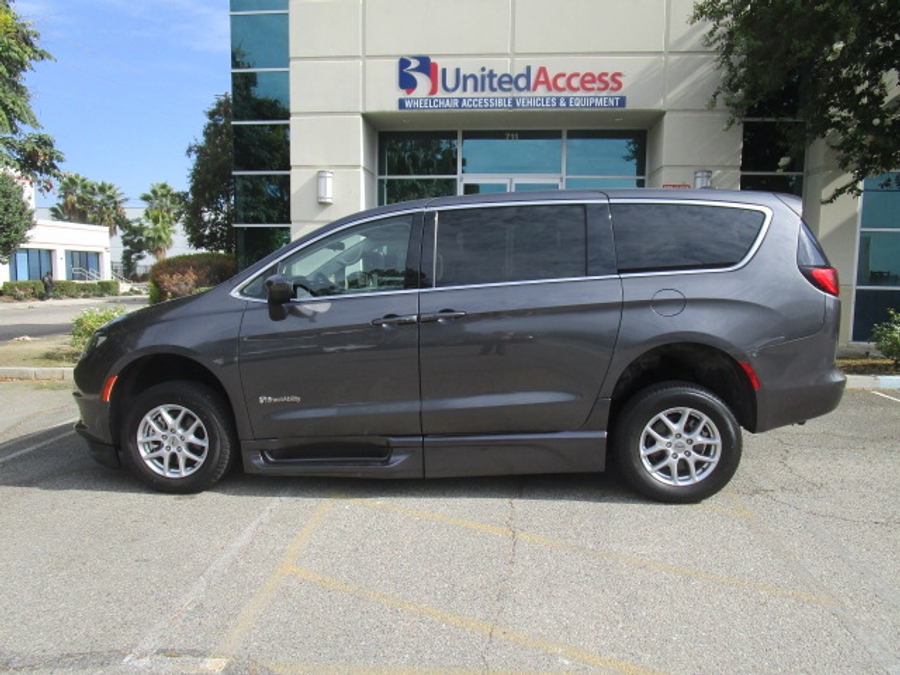 Used 2022 Chrysler Voyager LX - BraunAbility Side Entry Fold Out Automatic Ramp