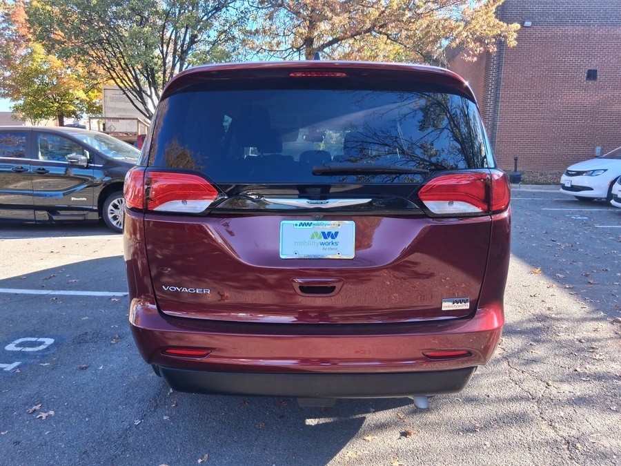  Chrysler Voyager image number 5