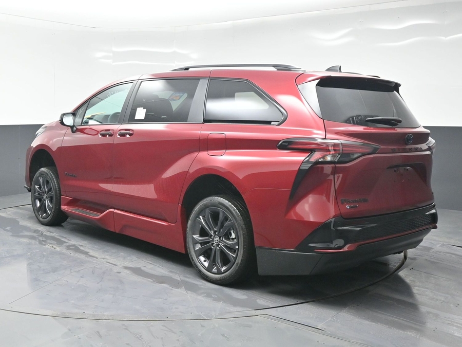 New 2025 Toyota Sienna Hybrid XSE Sport - BraunAbility Side Entry Entry Fold Out Automatic Ramp