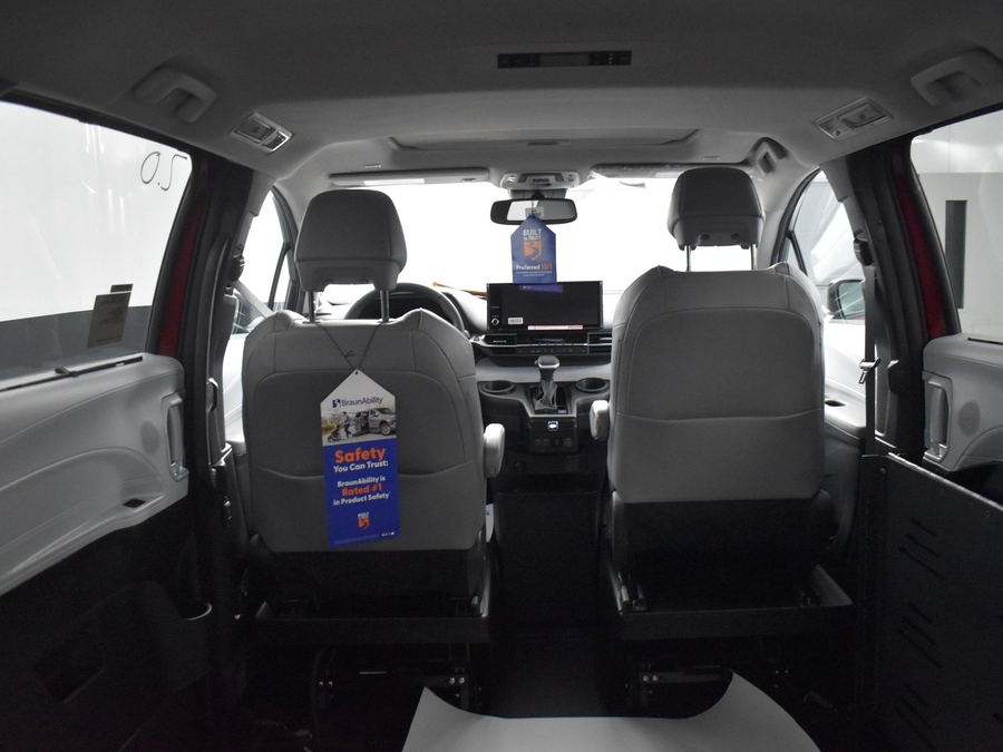 New 2025 Toyota Sienna Hybrid XLE Plus - BraunAbility Side Entry Entry Fold Out Automatic Ramp