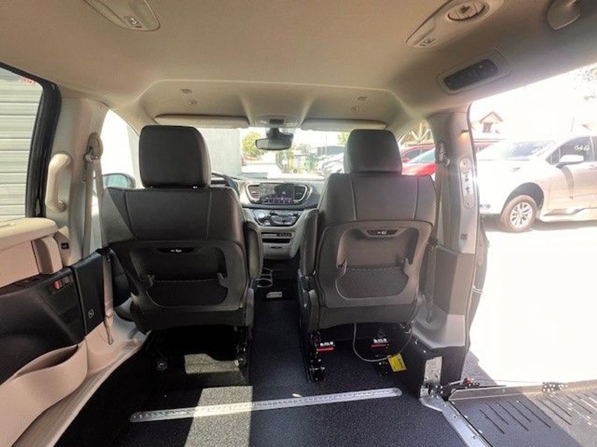 2024 CHRYSLER PACIFICA - Image 12