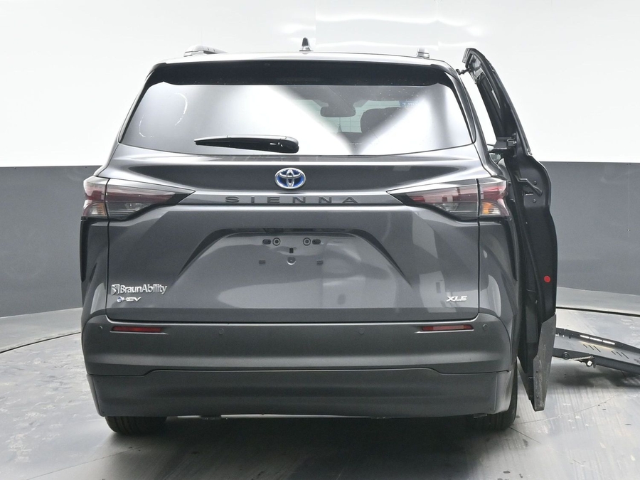 New 2025 Toyota Sienna Hybrid XLE Plus - BraunAbility Side Entry Entry Fold Out Automatic Ramp
