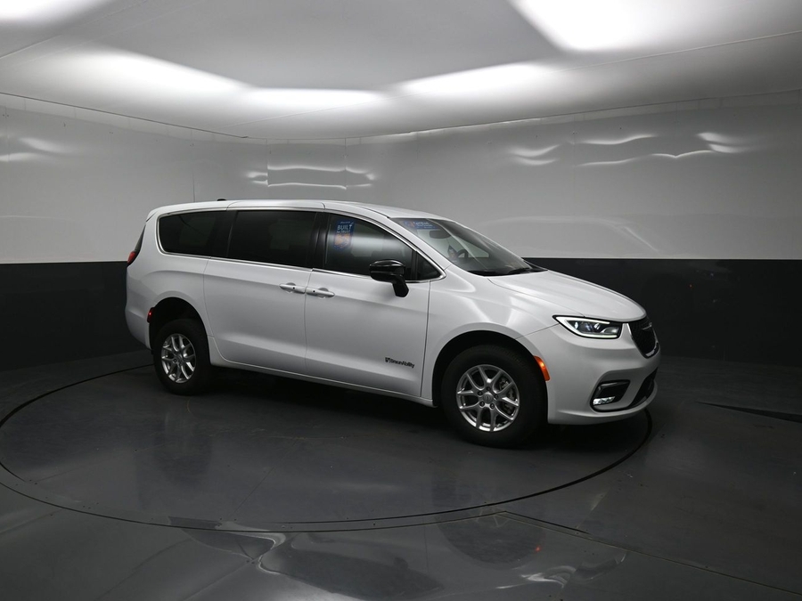 Used 2025 Chrysler Pacifica Select Safety - BraunAbility Rear Entry Fold Out Manual Ramp