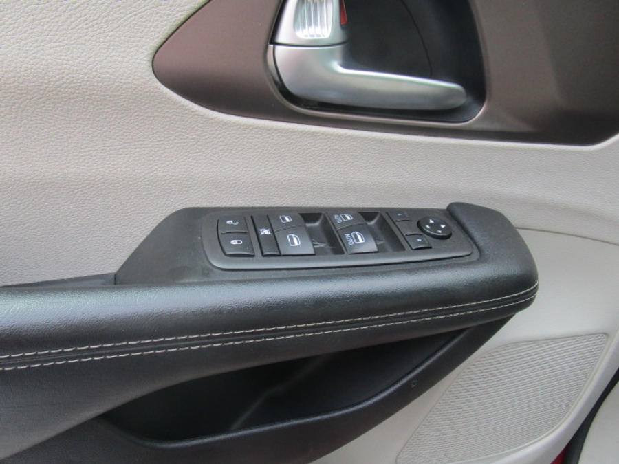 Used 2021 Chrysler Voyager LXi - BraunAbility Side Entry Entry Fold Out Automatic Ramp