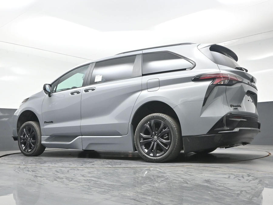 New 2026 Toyota Sienna Hybrid XSE Sport - BraunAbility Side Entry Fold Out Automatic Ramp