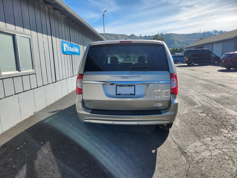 Used 2015 Chrysler Town and Country Limited Platinum - VMI Side Entry In Floor Automatic Ramp