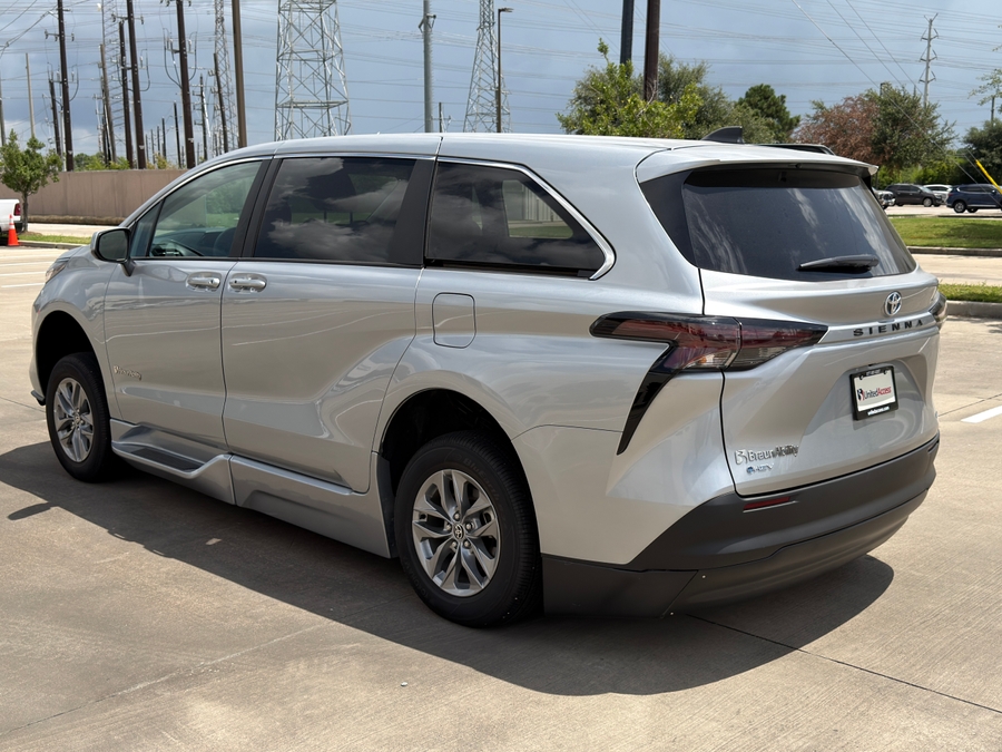 Used 2025 Toyota Sienna Hybrid LE - BraunAbility Side Entry Fold Out Automatic Ramp