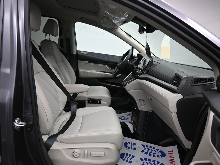 Grey Honda Odyssey image number 8