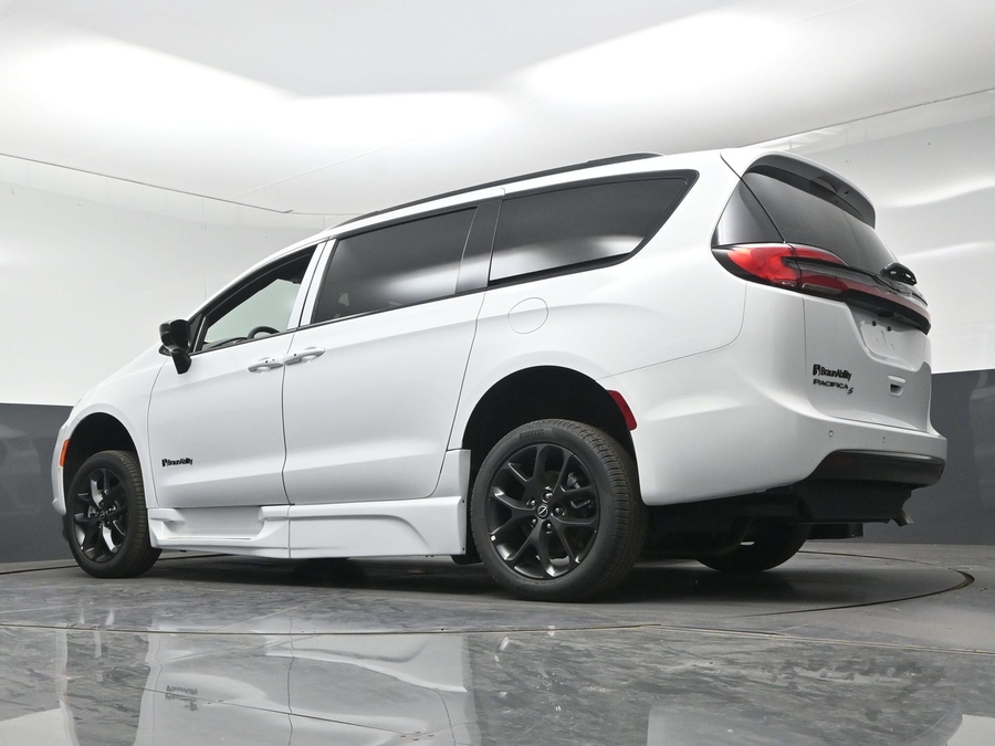 New 2026 Chrysler Pacifica Select Sport - BraunAbility Side Entry Fold Out Automatic Ramp