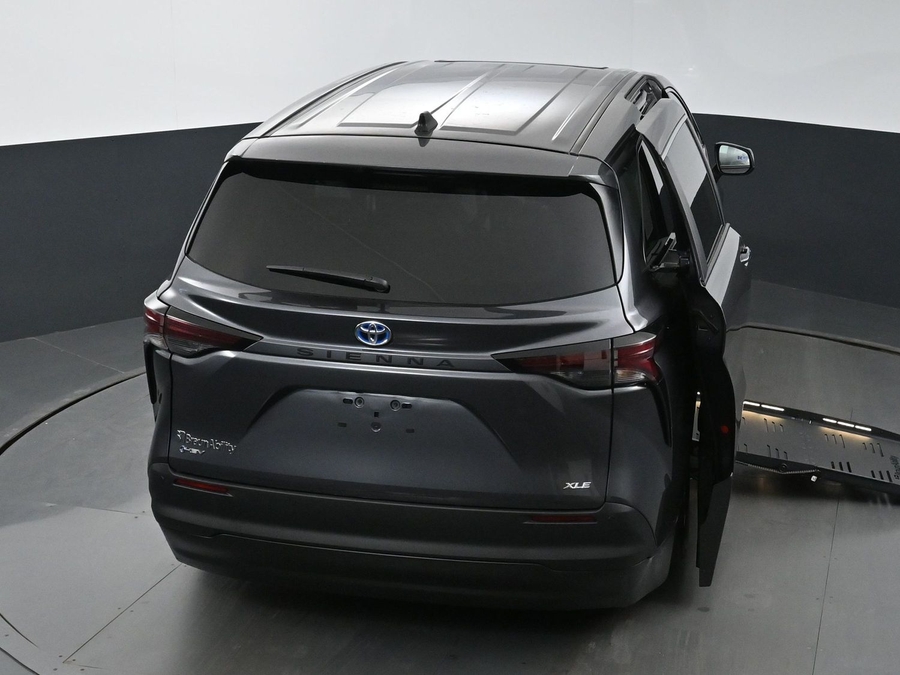 New 2025 Toyota Sienna Hybrid XLE Base - BraunAbility Side Entry Entry Fold Out Automatic Ramp