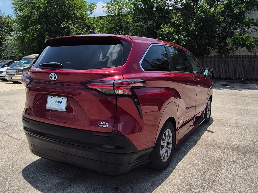 Red Toyota Sienna image number 8