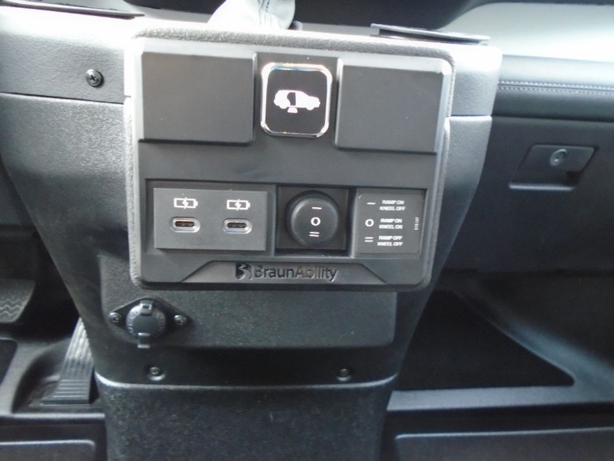 2025 TOYOTA SIENNA - Image 7