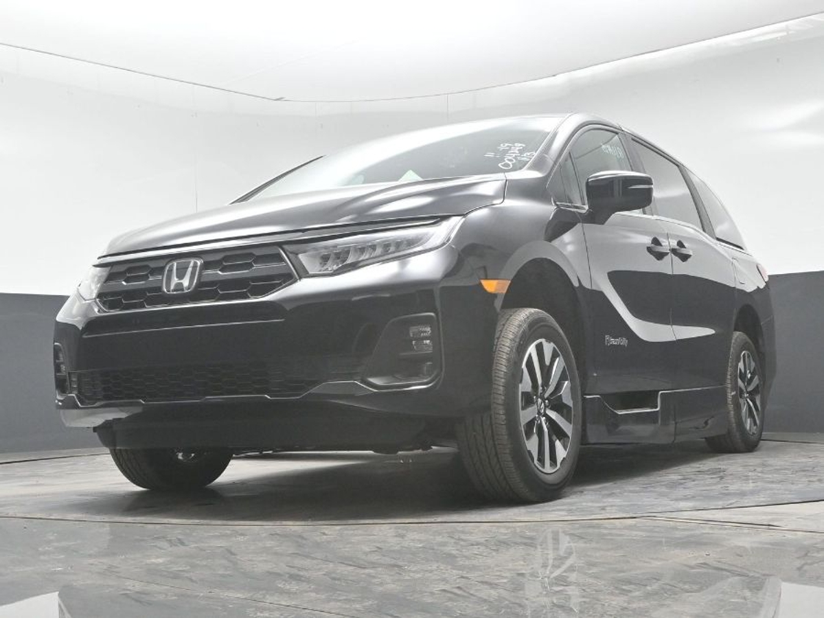 Black Honda Odyssey image number 19