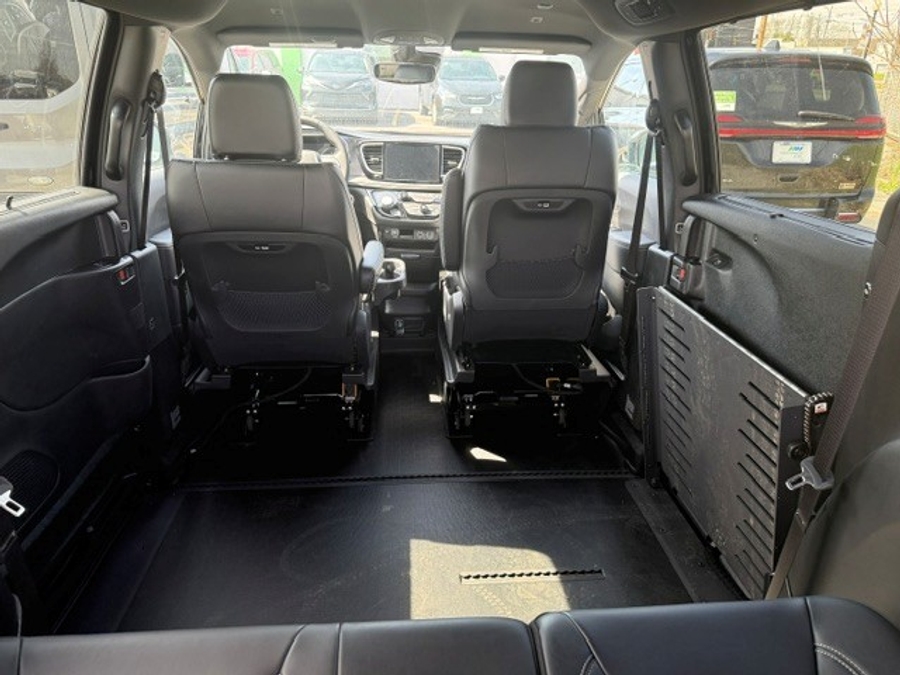 Número de imagen Chrysler Pacifica negro 15