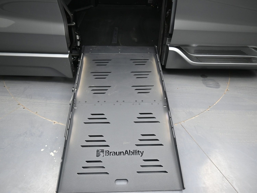 New 2026 Toyota Sienna Hybrid XLE Add - BraunAbility Side Entry Fold Out Automatic Ramp