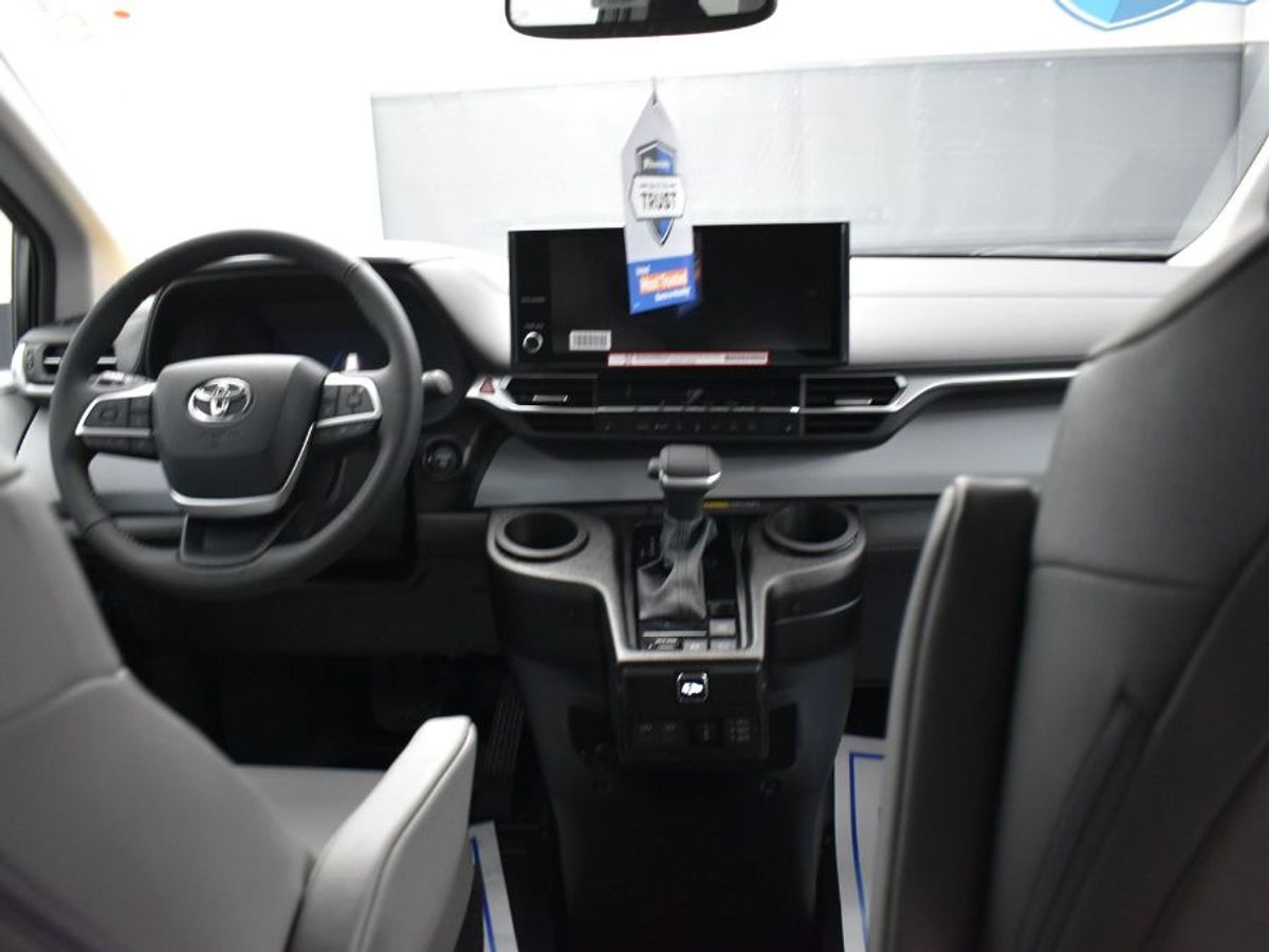 2025 TOYOTA SIENNA - Image 6