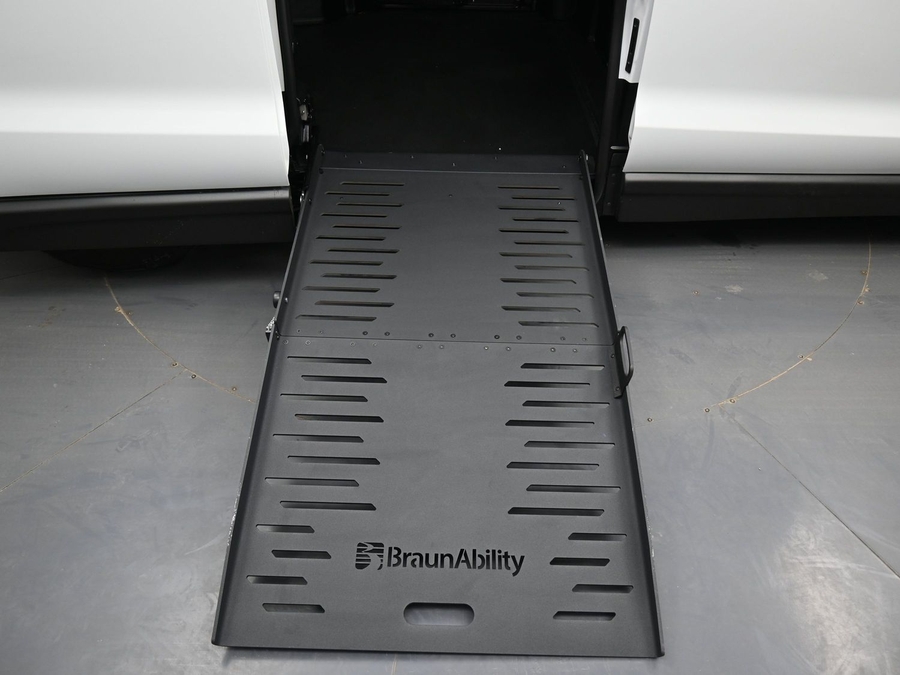 White Chrysler Pacifica image number 10