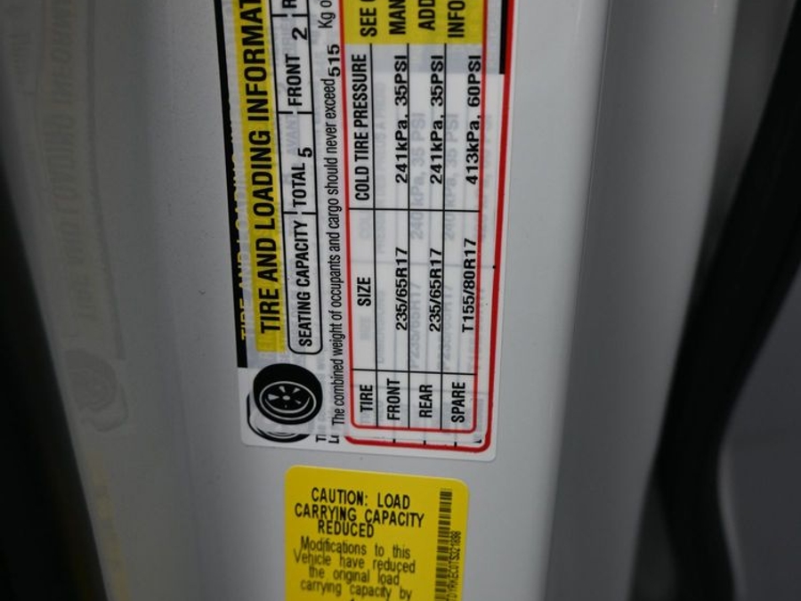 White Toyota Sienna image number 14