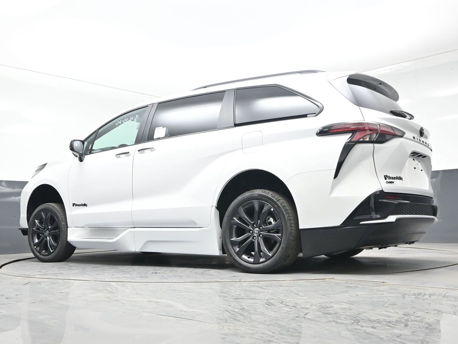 New 2026 Toyota Sienna Hybrid XSE Sport - BraunAbility Side Entry Entry Fold Out Automatic Ramp