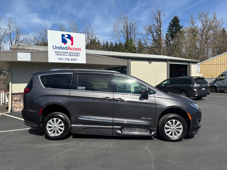 Used 2019 Chrysler Pacifica Touring L - BraunAbility Side Entry Entry Fold Out Automatic Ramp
