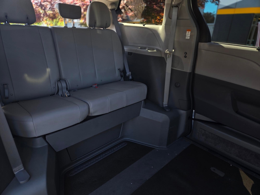 Used 2015 Toyota Sienna XLE - VMI Side Entry Entry In Floor Automatic Ramp