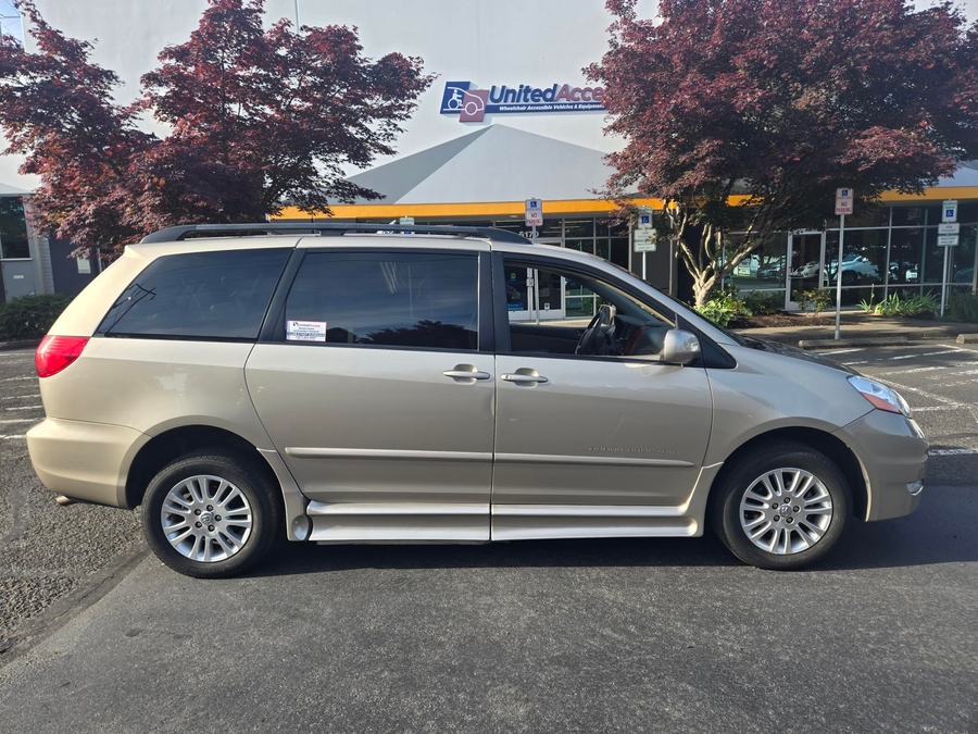 Used 2009 Toyota Sienna XLE - BraunAbility Side Entry In Floor Automatic Ramp